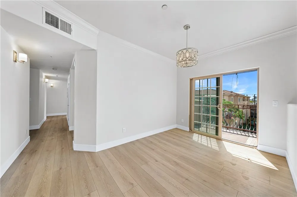 421 E Santa Anita #301 Burbank, CA 91501