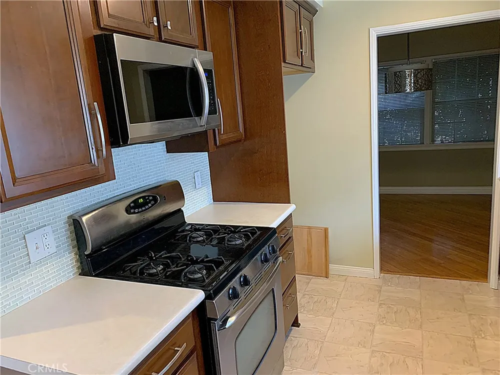 18823 Chase Northridge, CA 91324