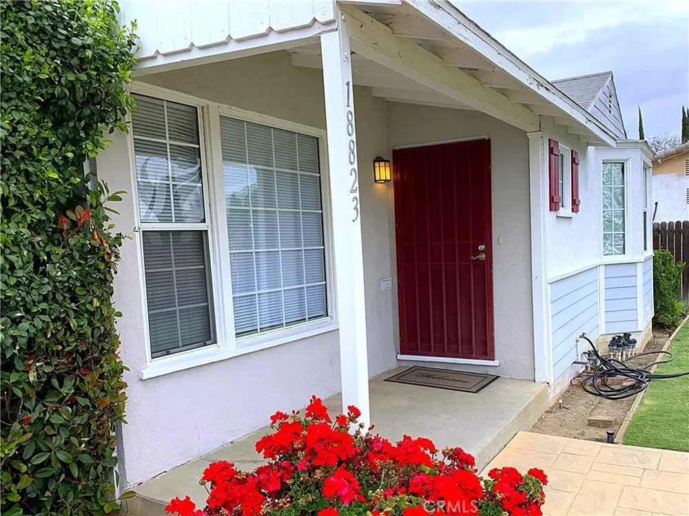 18823 Chase Northridge, CA 91324