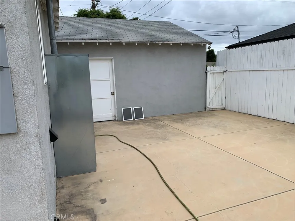 18823 Chase Northridge, CA 91324