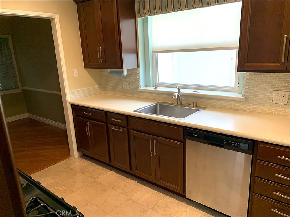 18823 Chase Northridge, CA 91324
