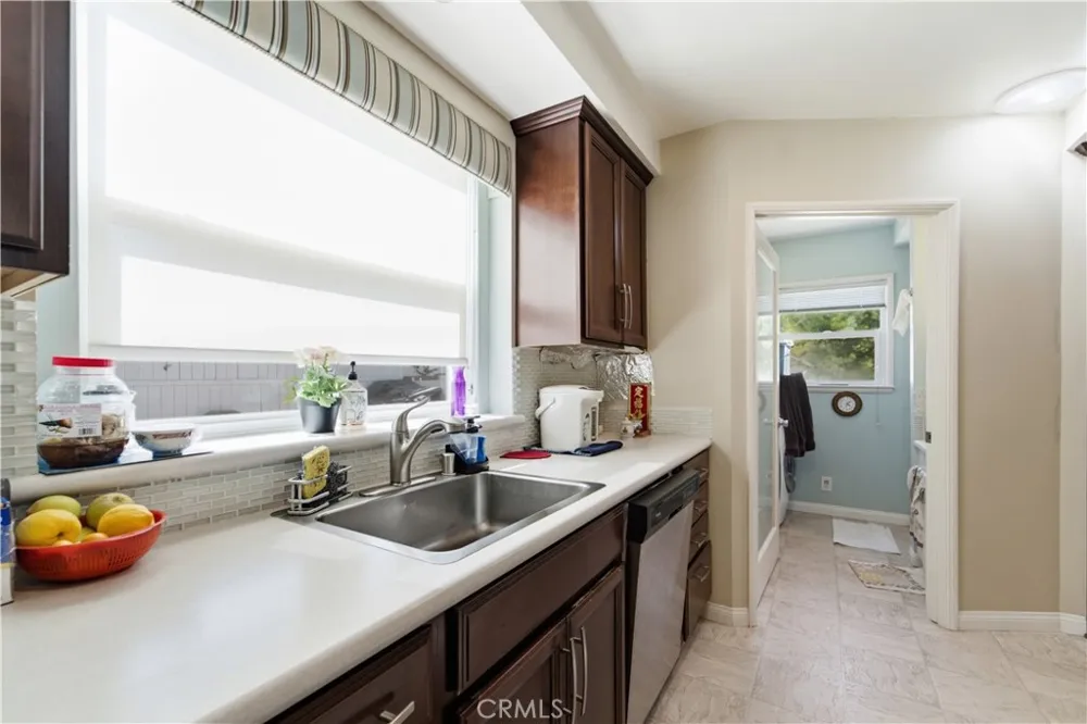 18823 Chase Northridge, CA 91324