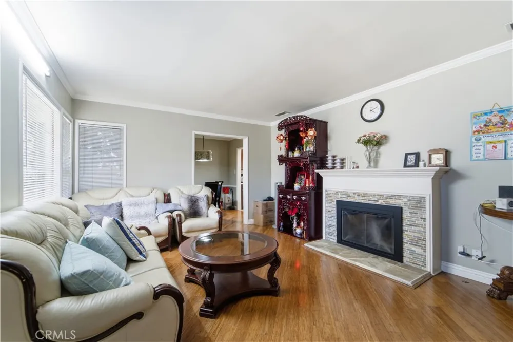 18823 Chase Northridge, CA 91324