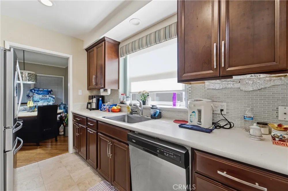 18823 Chase Northridge, CA 91324