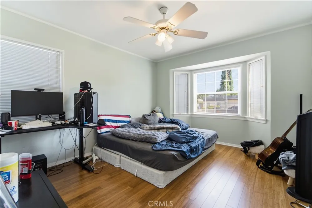 18823 Chase Northridge, CA 91324