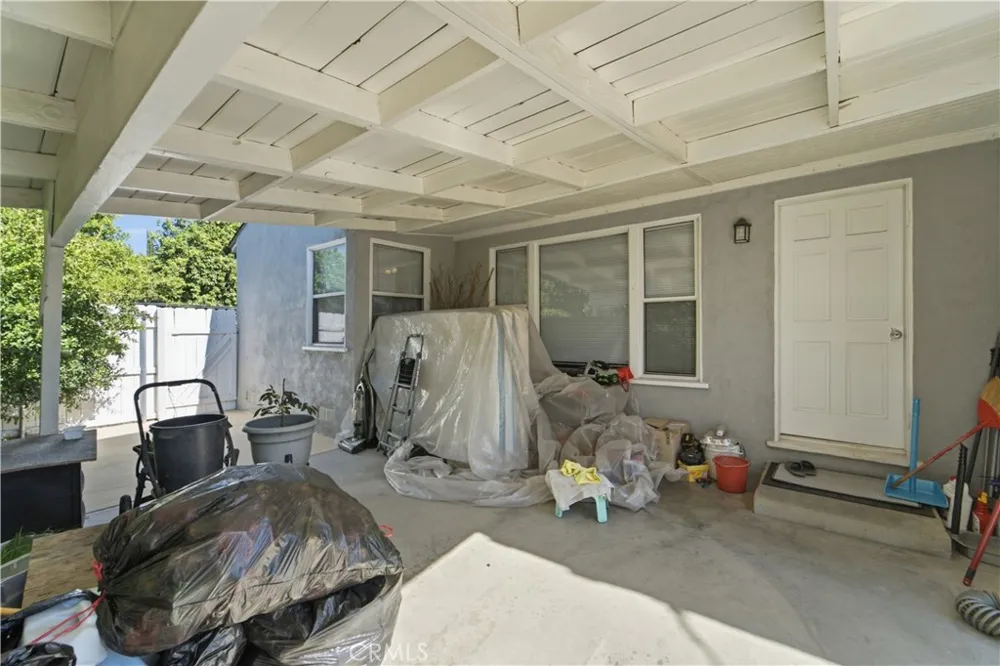 18823 Chase Northridge, CA 91324