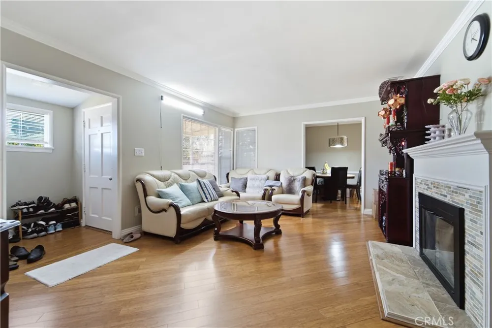 18823 Chase Northridge, CA 91324