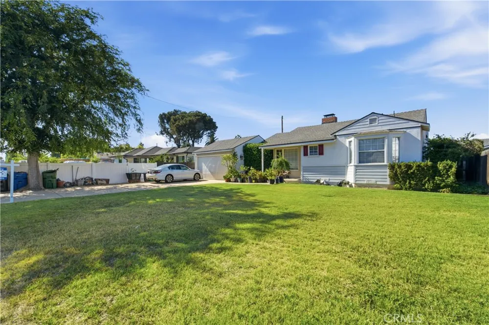 18823 Chase Northridge, CA 91324