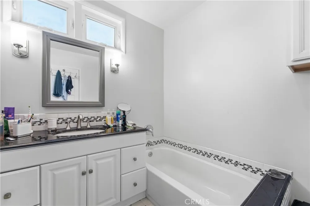 18823 Chase Northridge, CA 91324