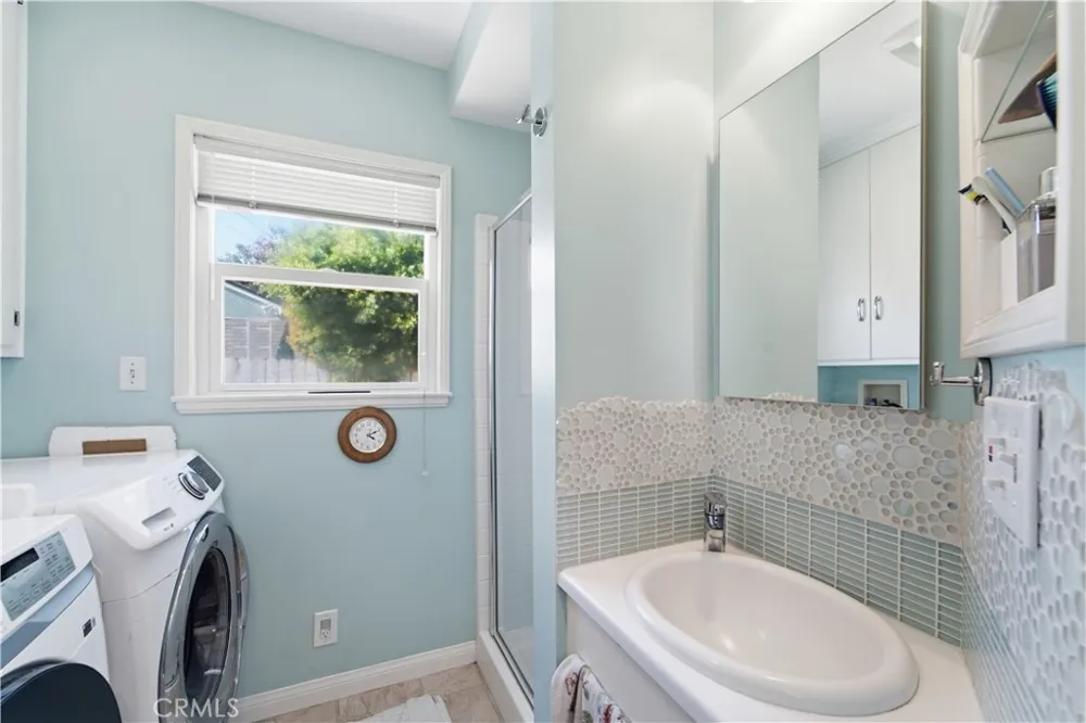 18823 Chase Northridge, CA 91324