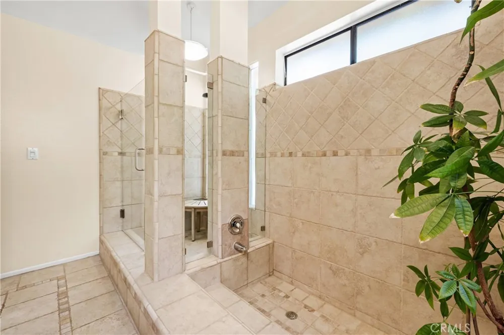 11934 Rexbon Granada Hills, CA 91344
