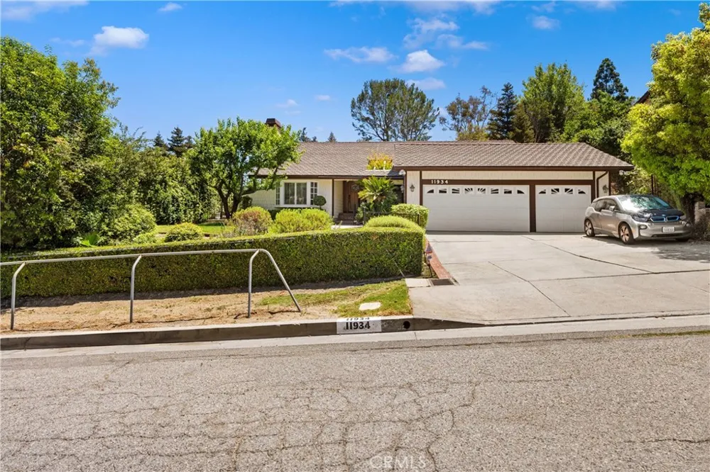 11934 Rexbon Granada Hills, CA 91344