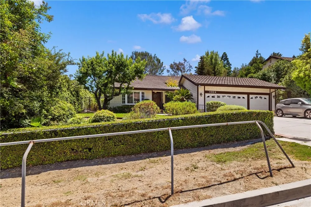 11934 Rexbon Granada Hills, CA 91344