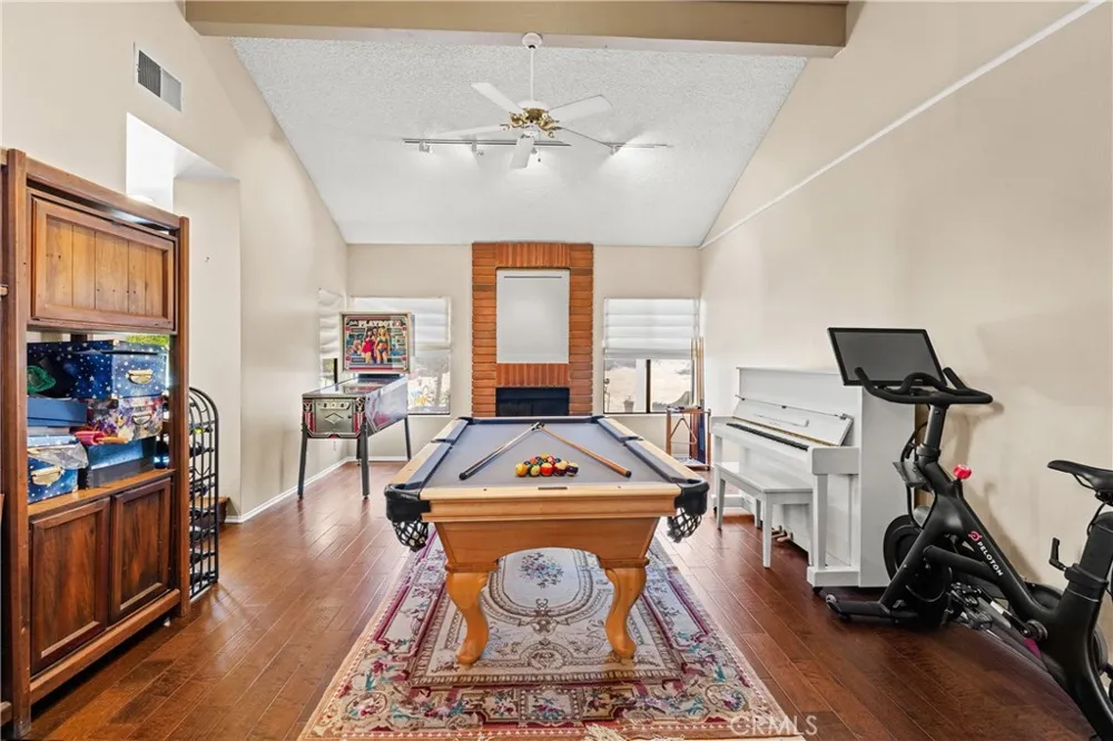 11934 Rexbon Granada Hills, CA 91344