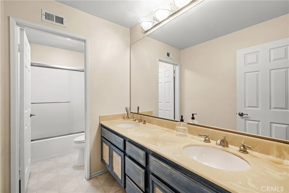11934 Rexbon Granada Hills, CA 91344