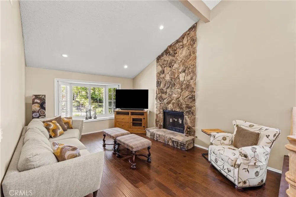 11934 Rexbon Granada Hills, CA 91344
