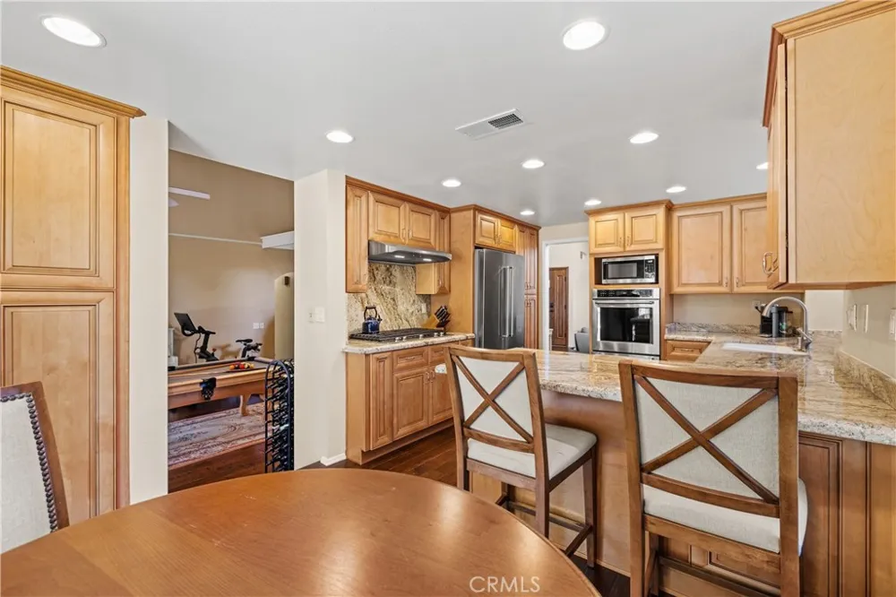 11934 Rexbon Granada Hills, CA 91344