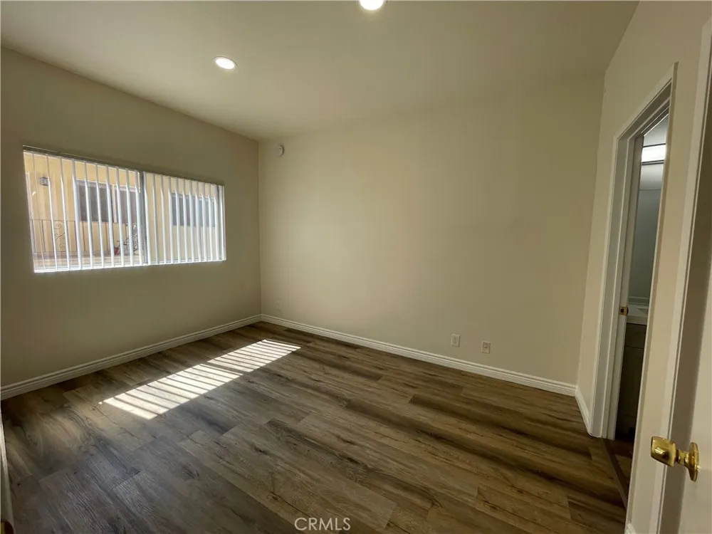 11459 Collins #113 North Hollywood, CA 91601