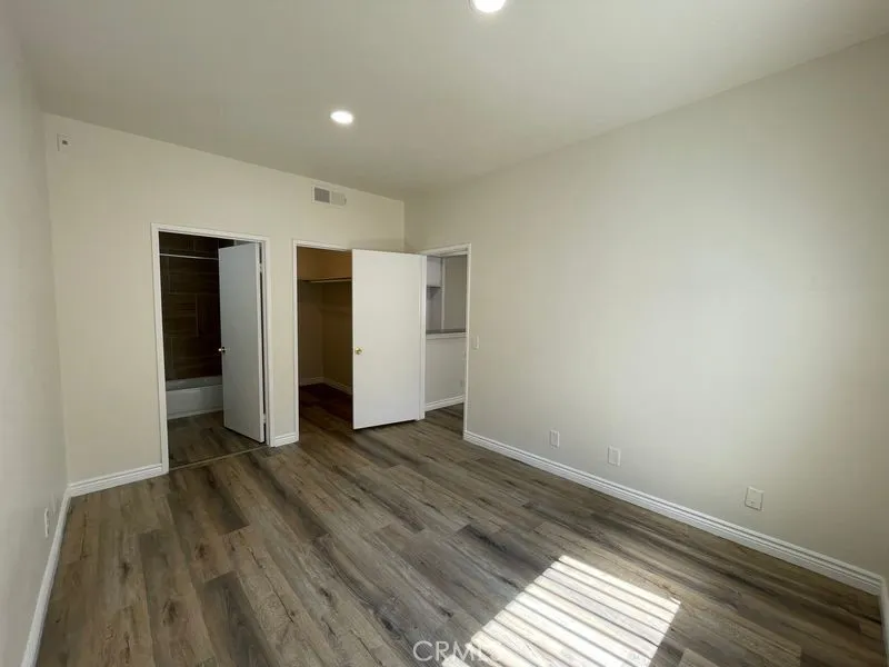 11459 Collins #113 North Hollywood, CA 91601