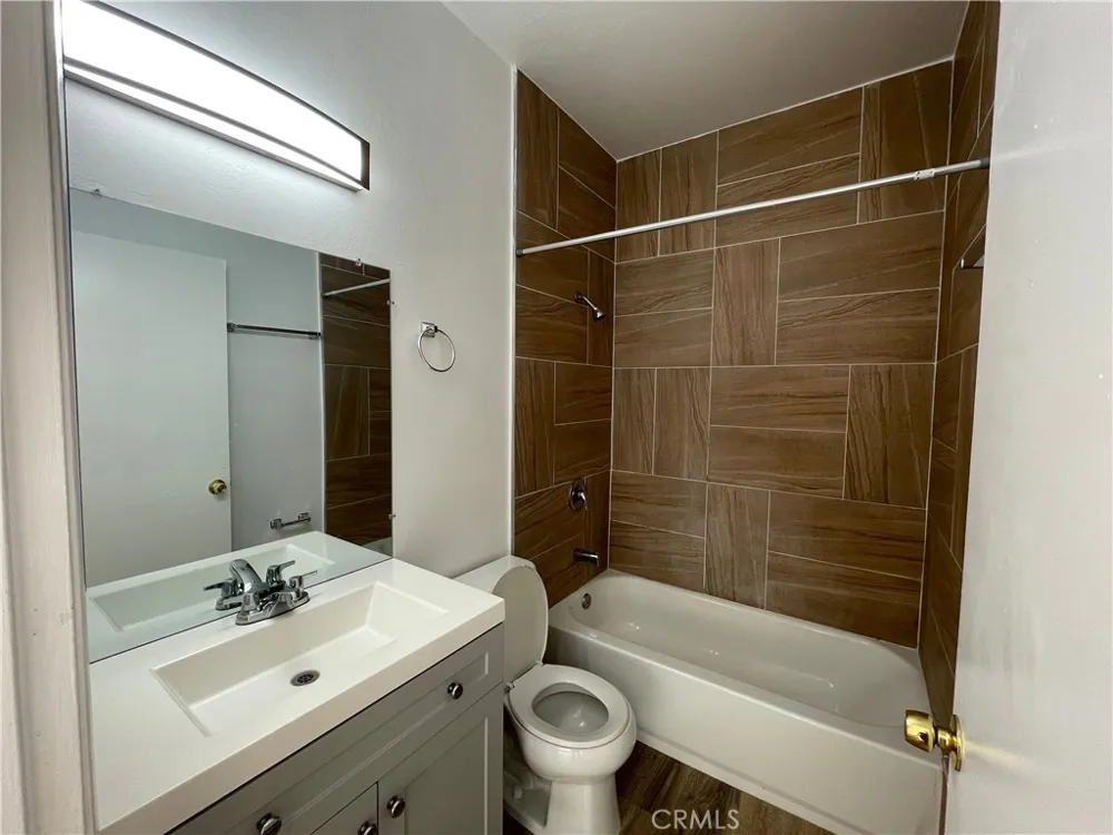 11459 Collins #113 North Hollywood, CA 91601