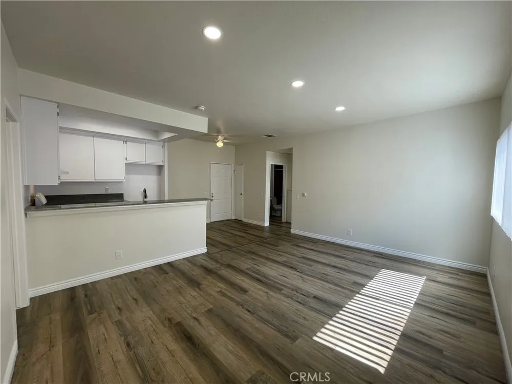 11459 Collins #113 North Hollywood, CA 91601