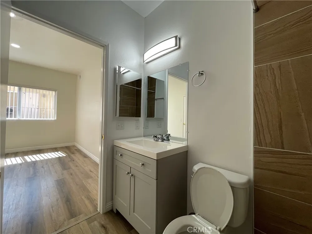 11459 Collins #113 North Hollywood, CA 91601