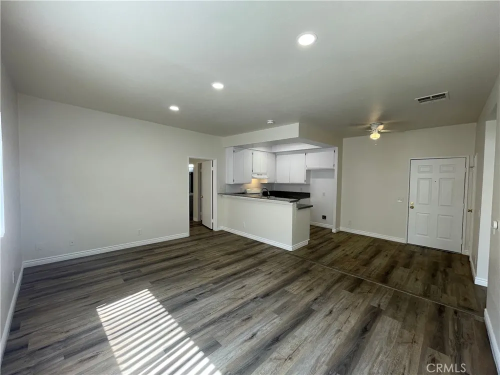11459 Collins #113 North Hollywood, CA 91601