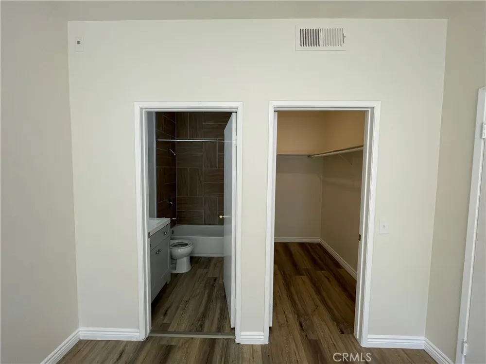 11459 Collins #113 North Hollywood, CA 91601