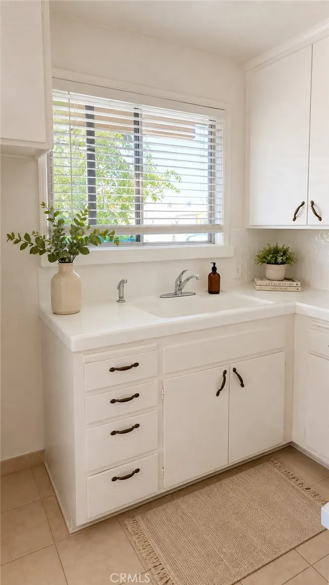 3930 Kentucky #1 Los Angeles, CA 90068