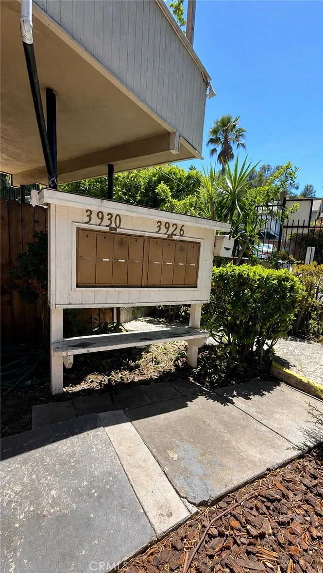 3930 Kentucky #1 Los Angeles, CA 90068