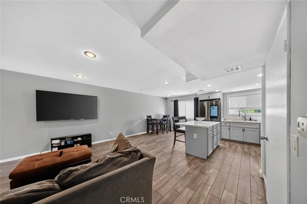 9540 Sepulveda #11 North Hills, CA 91343