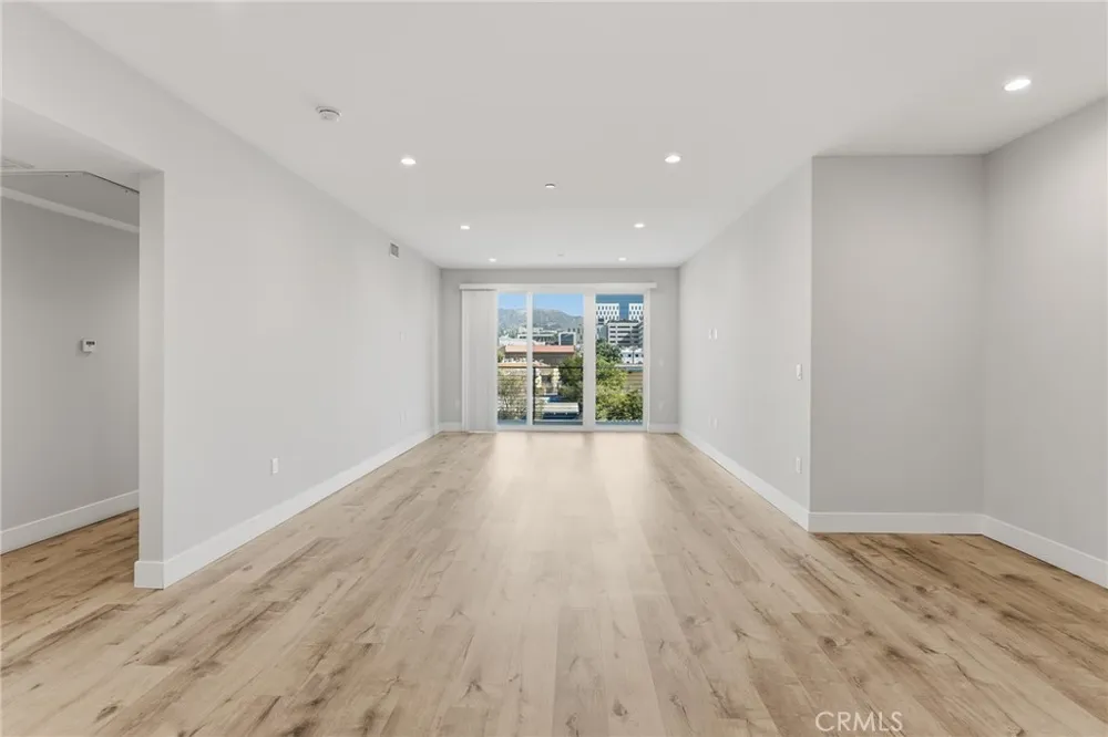 5820 La Mirada Avenue #402 Hollywood, CA 90038