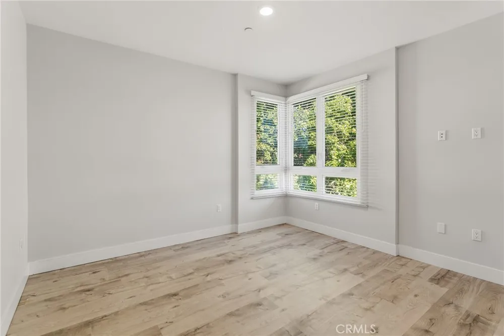 5820 La Mirada Avenue #402 Hollywood, CA 90038