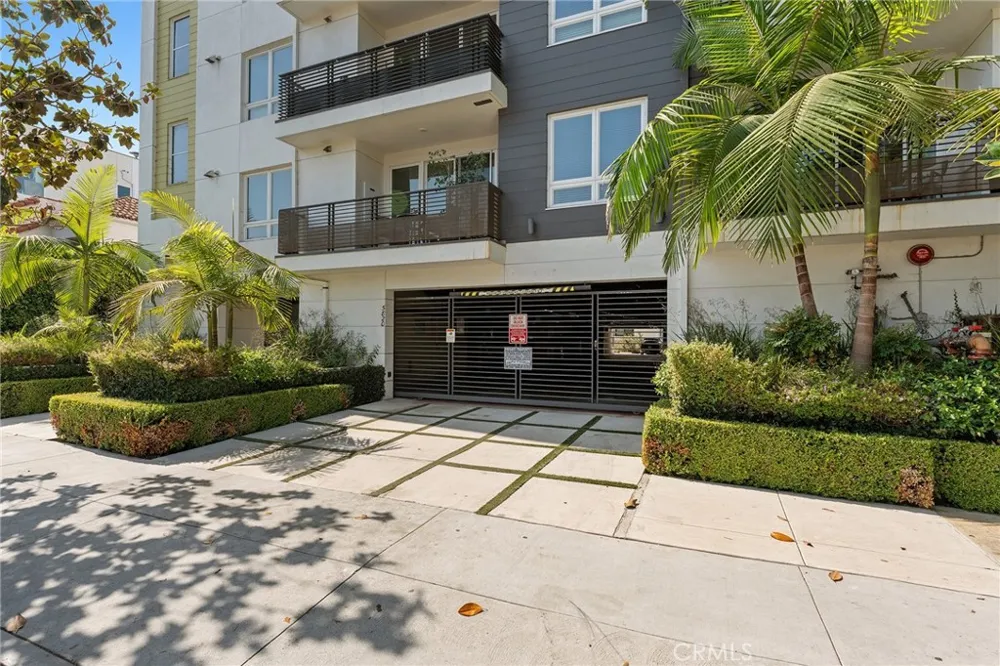 5820 La Mirada Avenue #402 Hollywood, CA 90038