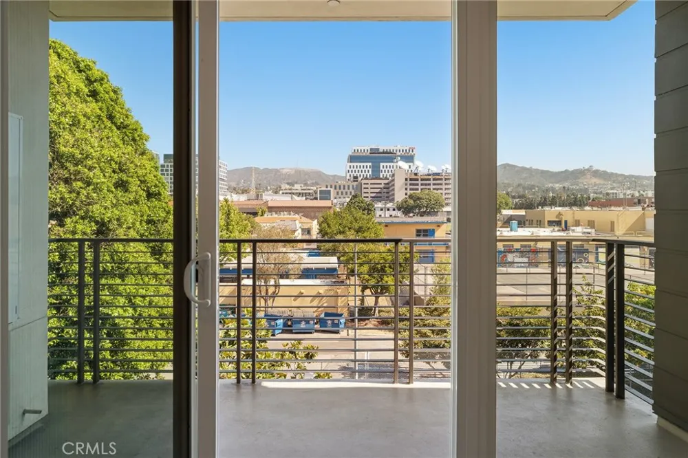 5820 La Mirada Avenue #402 Hollywood, CA 90038
