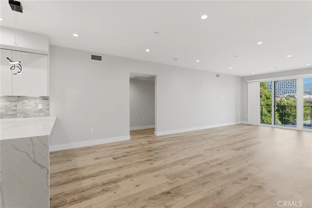 5820 La Mirada Avenue #402 Hollywood, CA 90038