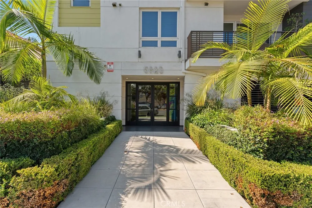 5820 La Mirada Avenue #402 Hollywood, CA 90038