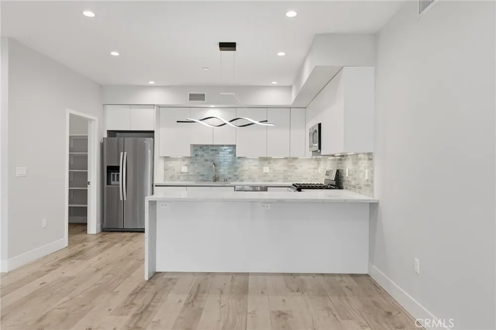 5820 La Mirada Avenue #402 Hollywood, CA 90038