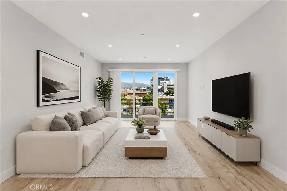 5820 La Mirada Avenue #402 Hollywood, CA 90038