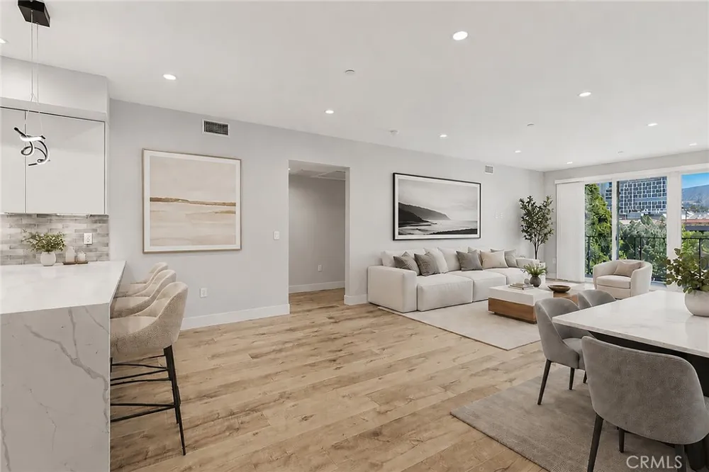 5820 La Mirada Avenue #402 Hollywood, CA 90038