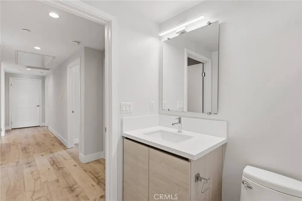 5820 La Mirada Avenue #402 Hollywood, CA 90038
