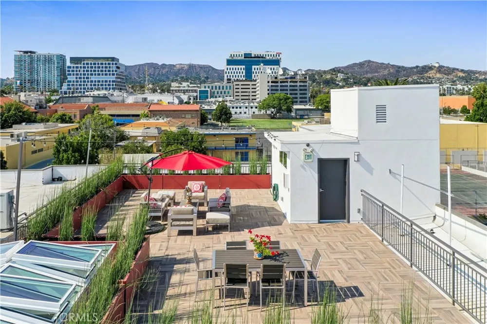 5820 La Mirada Avenue #402 Hollywood, CA 90038