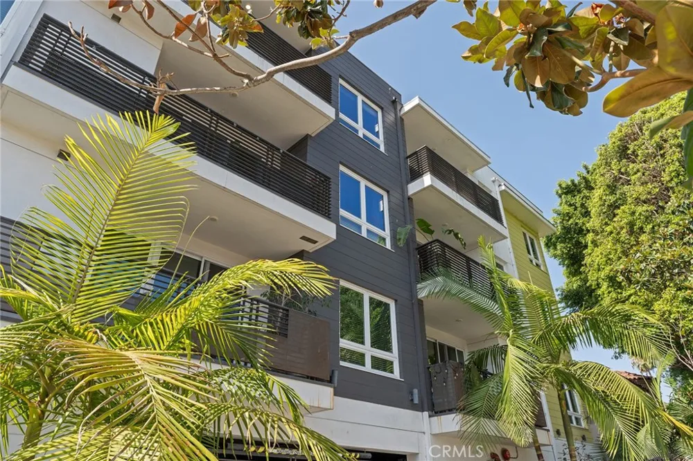 5820 La Mirada Avenue #402 Hollywood, CA 90038