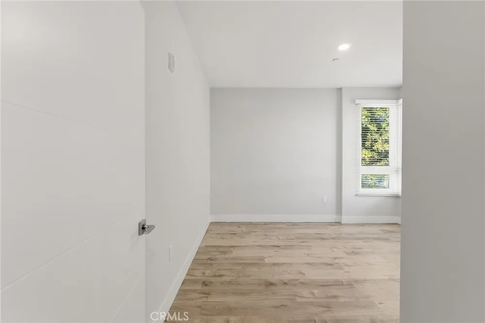 5820 La Mirada Avenue #402 Hollywood, CA 90038
