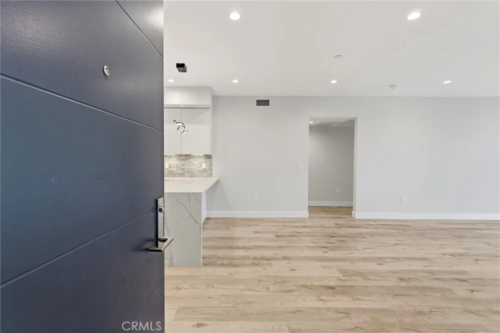 5820 La Mirada Avenue #402 Hollywood, CA 90038