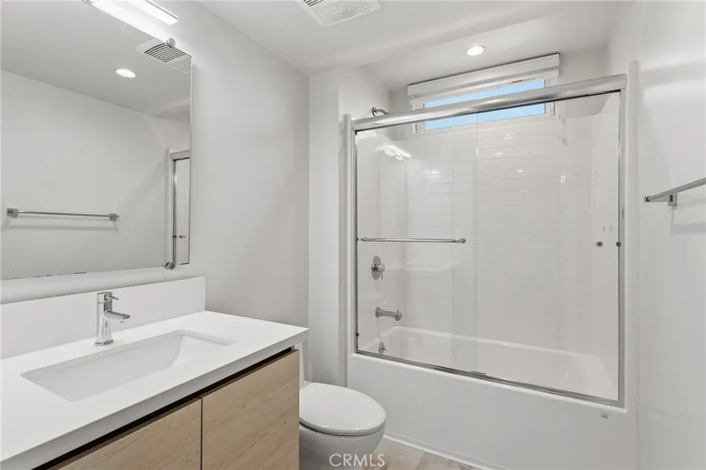 5820 La Mirada Avenue #402 Hollywood, CA 90038