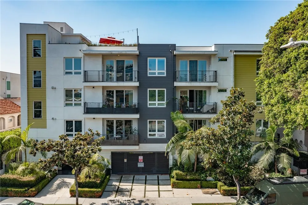 5820 La Mirada Avenue #402 Hollywood, CA 90038