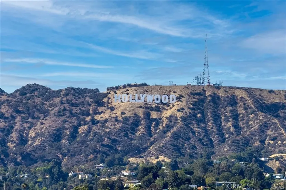 5820 La Mirada Avenue #402 Hollywood, CA 90038