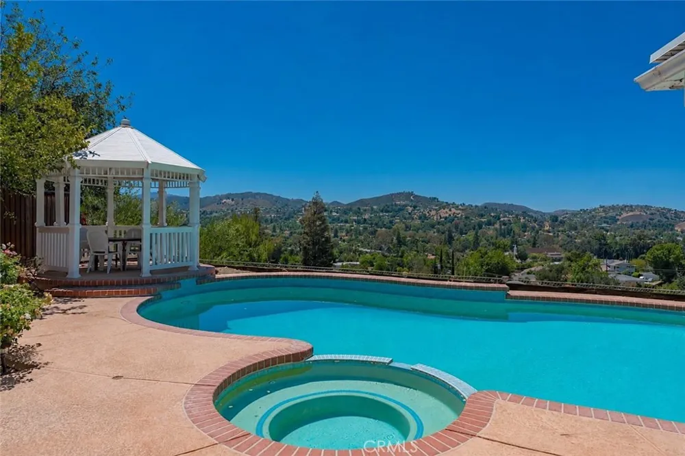 4607 Romberg Place Woodland Hills, CA 91364