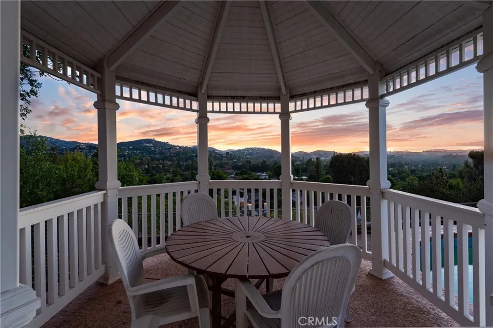 4607 Romberg Place Woodland Hills, CA 91364